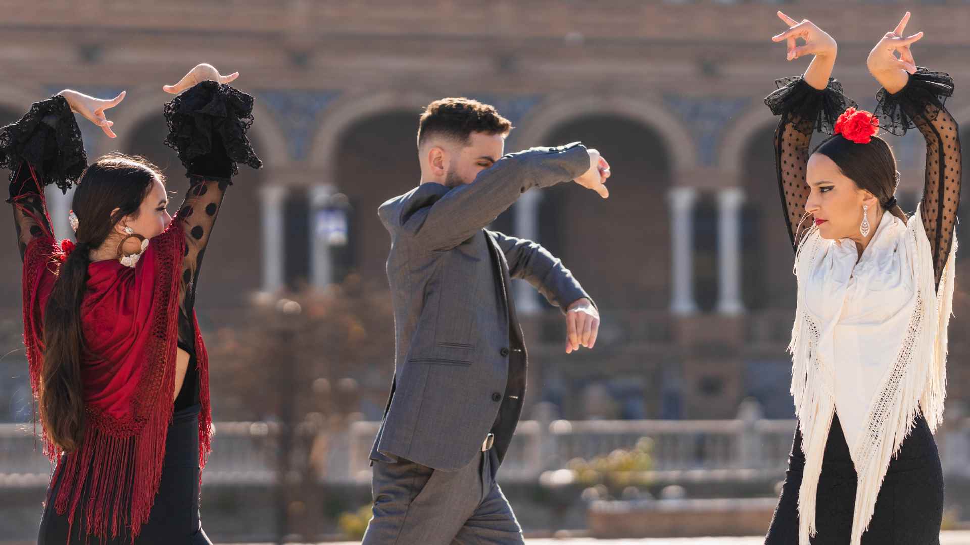 dos personas bailando flamenco